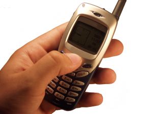 cell-phone-70784-m.jpg