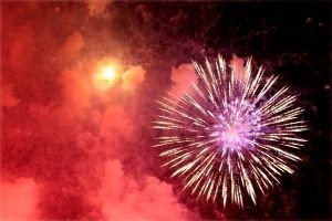 fireworks-2008-1036915-m%20%28300x200%29.jpg