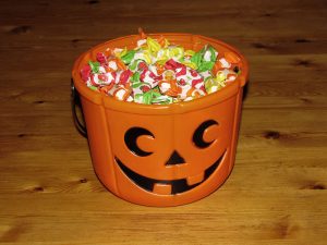 Halloween_candy_bucket